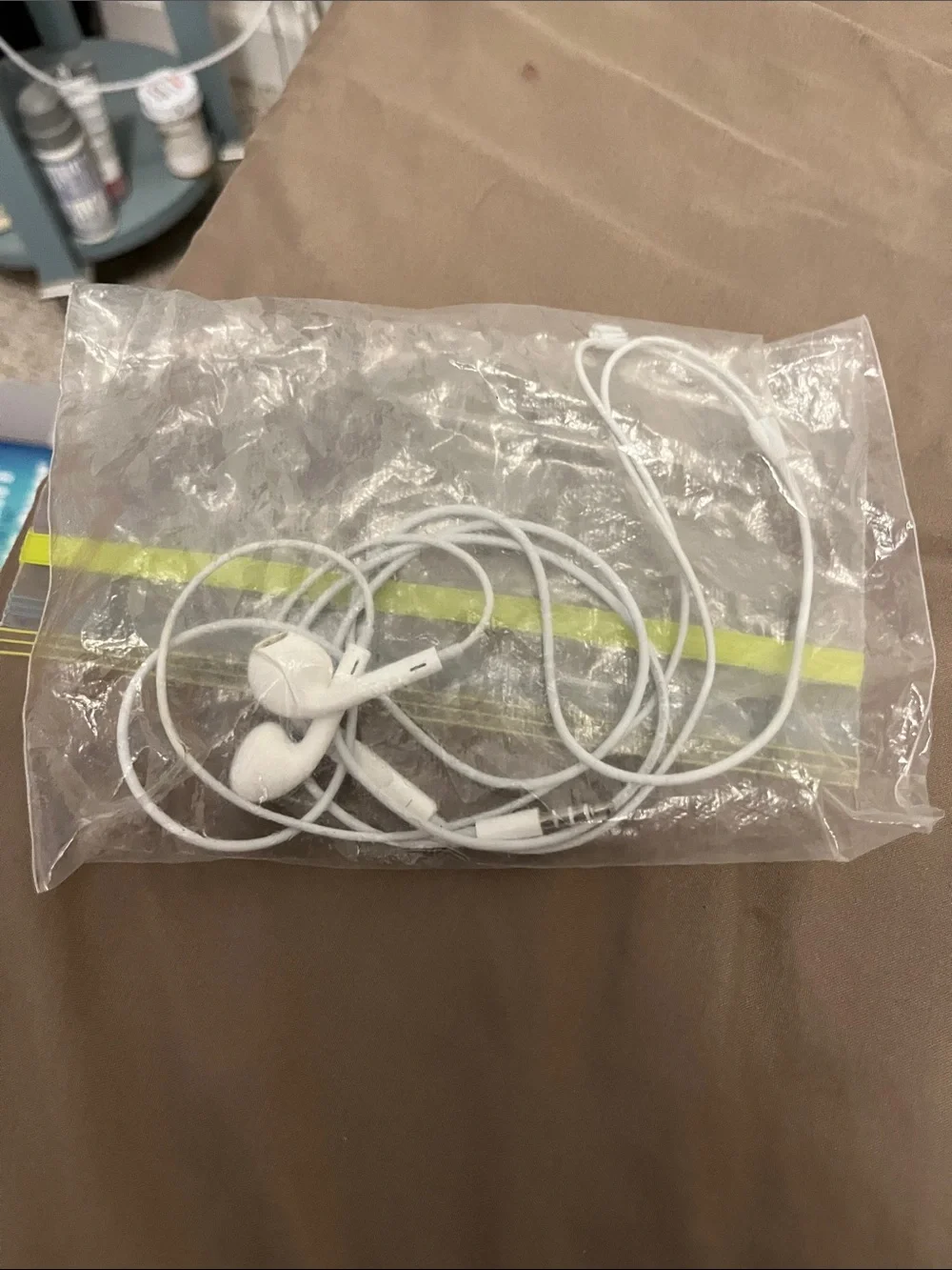 White Wired Earbud Headphones with Inline Microphone